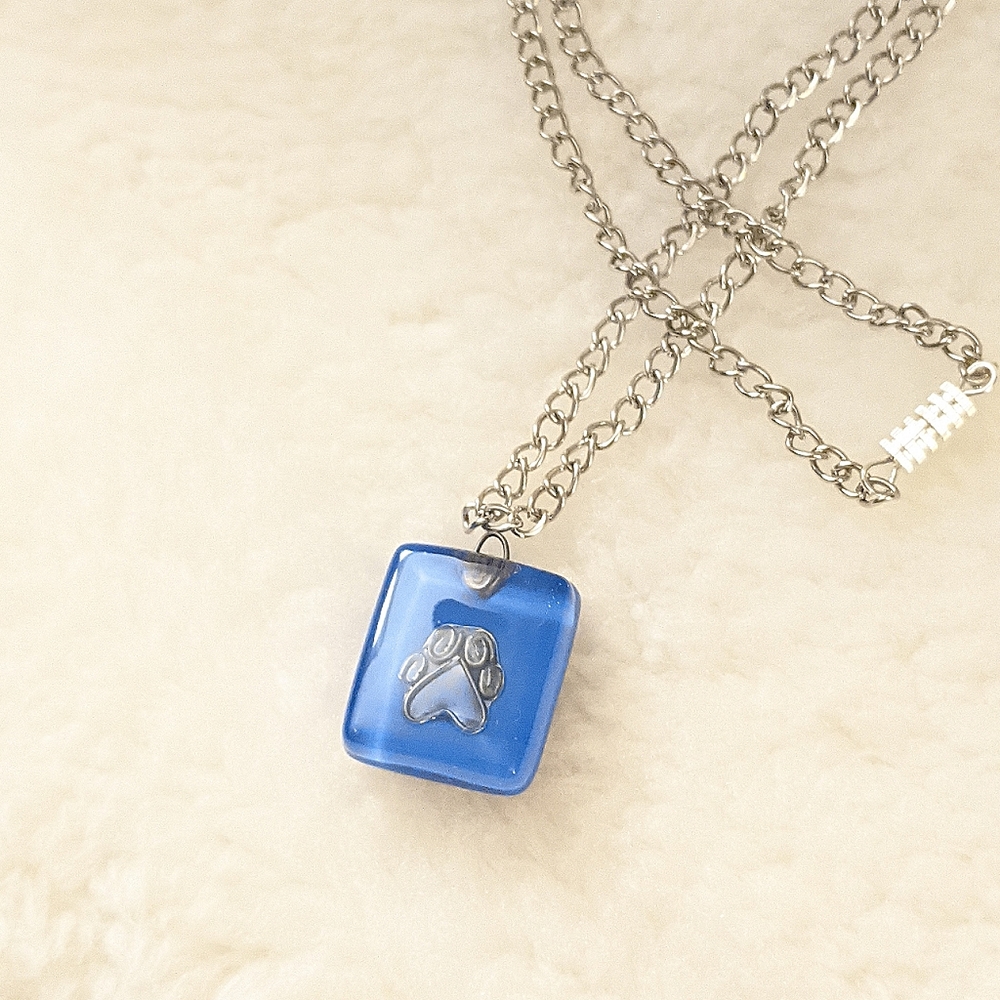 New*Glass Pendant Paw Print Design(W/ Chain)